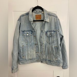 Levi Jean jacket size xl womens